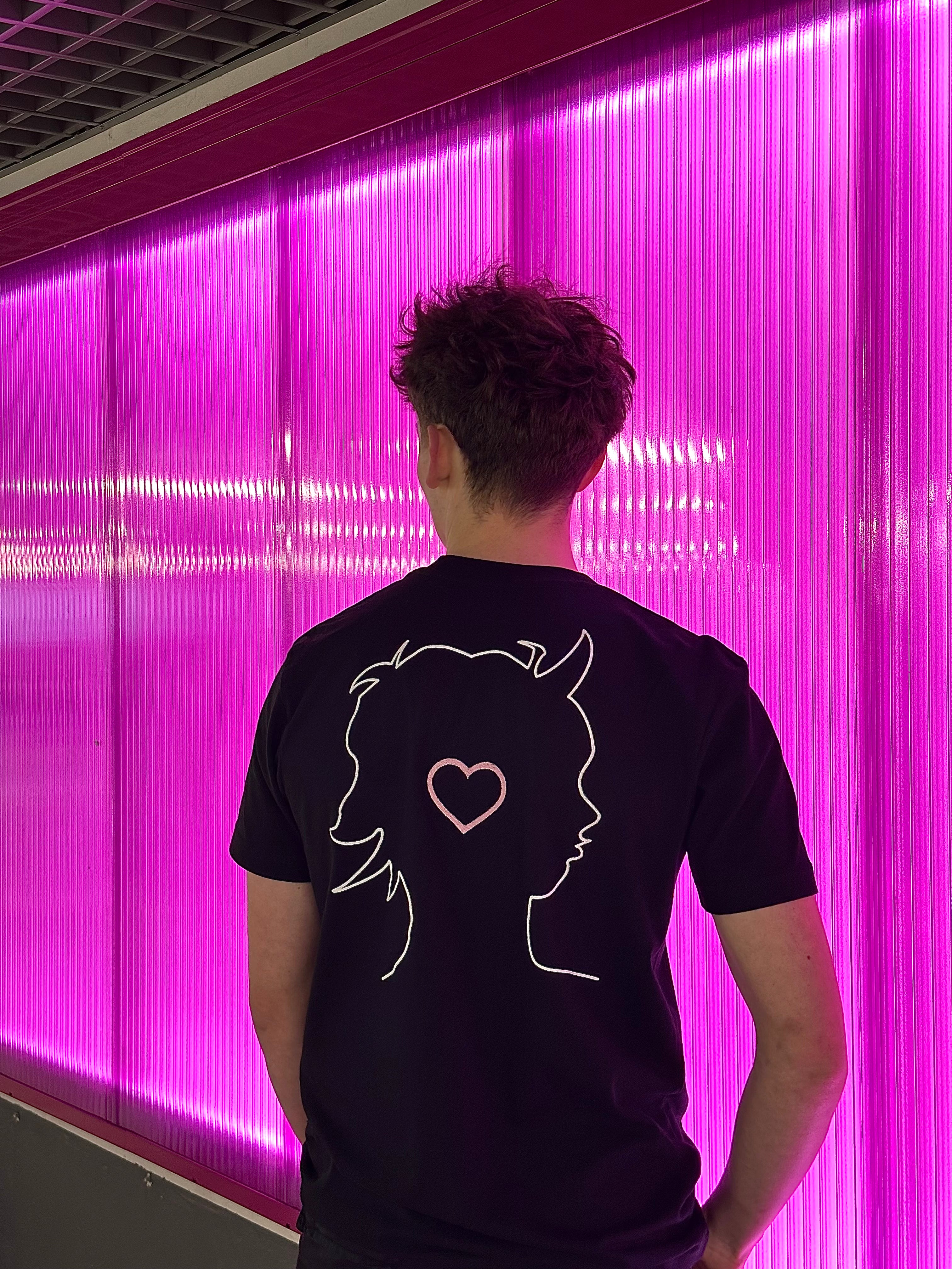 T-shirt noir Love Under Skin