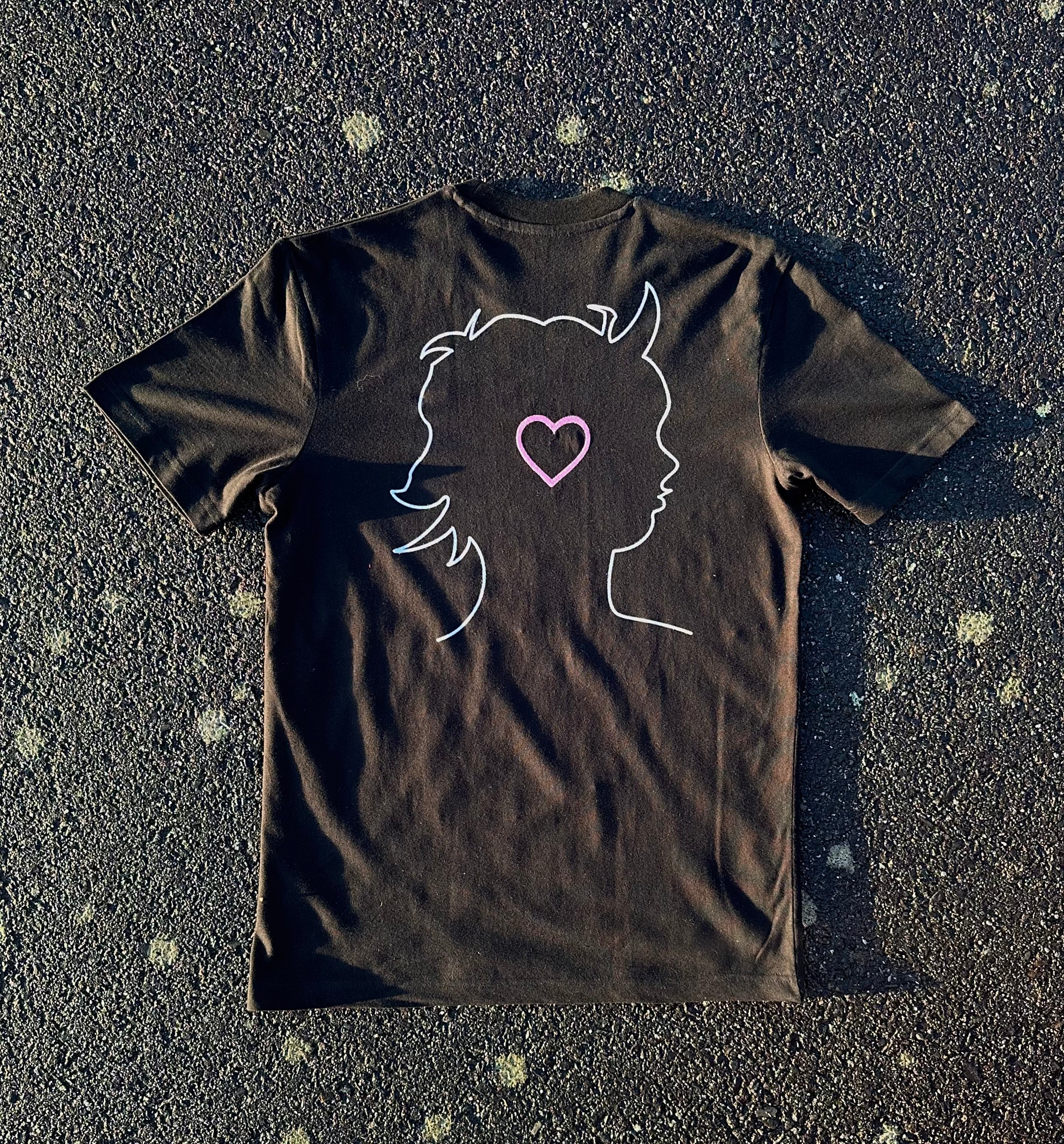 T-shirt noir Love Under Skin